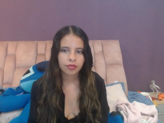 JuliaWaine - Live Sex Cam - 23197821