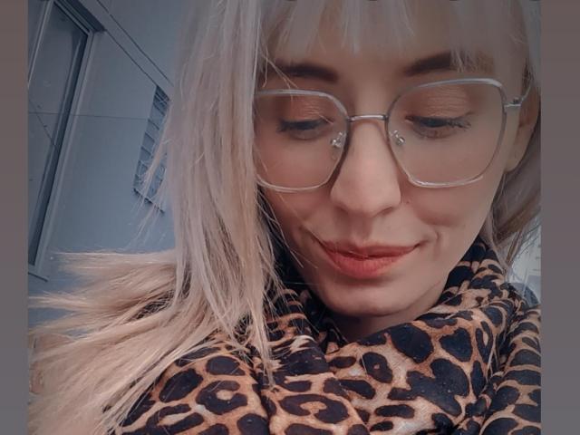 SaraleePoison - Live sex cam - 23198909