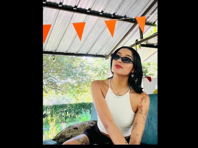 SalomeMille - Live porn &amp; sex cam - 23202513