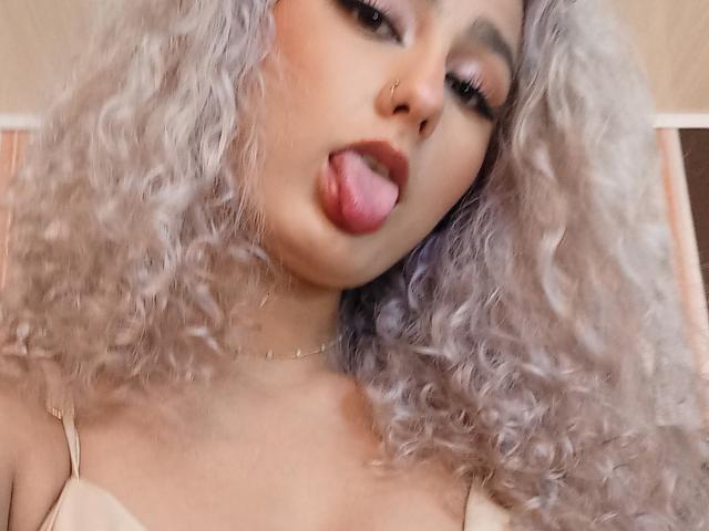 FloraSaenz - Live sex cam - 23223025