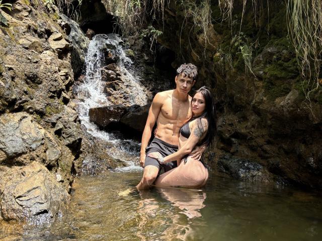 SofiaAndgeordi - Live Sex Cam - 23223433