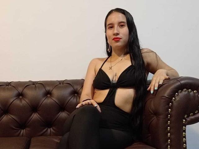 CamillePetit - Live Sex Cam - 23232609