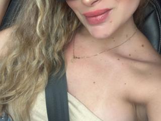 ArianaLu - Live Sex Cam - 23242221