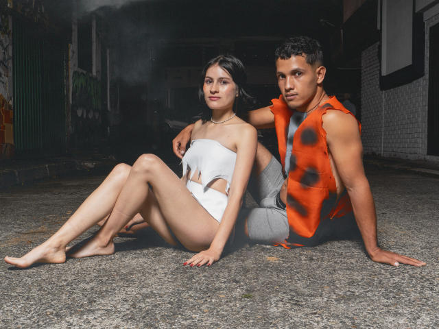 EmilyAndMaximo - Live sex cam - 23263681