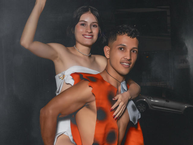 EmilyAndMaximo - Live sex cam - 23263685