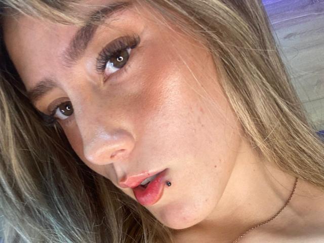 LivelyVanderWood - Live sex cam - 23267709