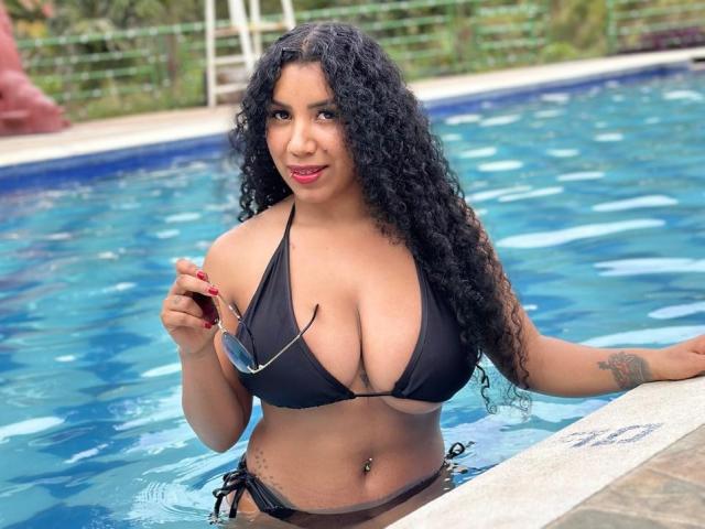 SerenaWillow - Live sex cam - 23271945