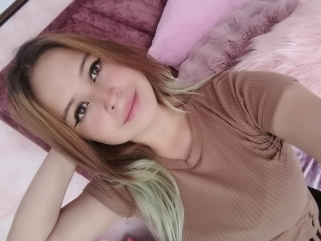 MelaniBecker - Live Sex Cam - 23272861