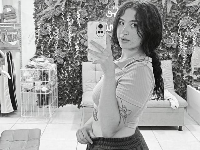 ZoeHuntt - Live Sex Cam - 23272981