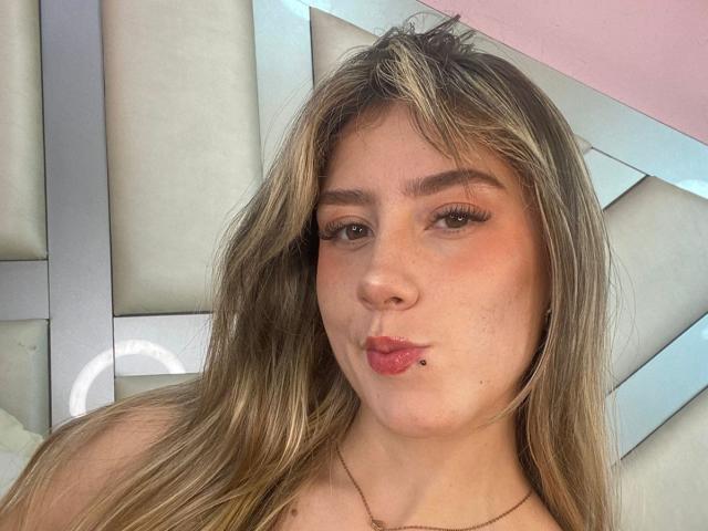 LivelyVanderWood - Live sex cam - 23277461