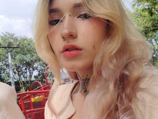 CharlotteAndLiam - Live sex cam - 23279313