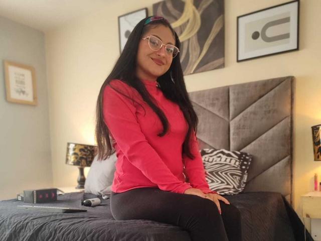 EmilyKingsley - Live sex cam - 23282941