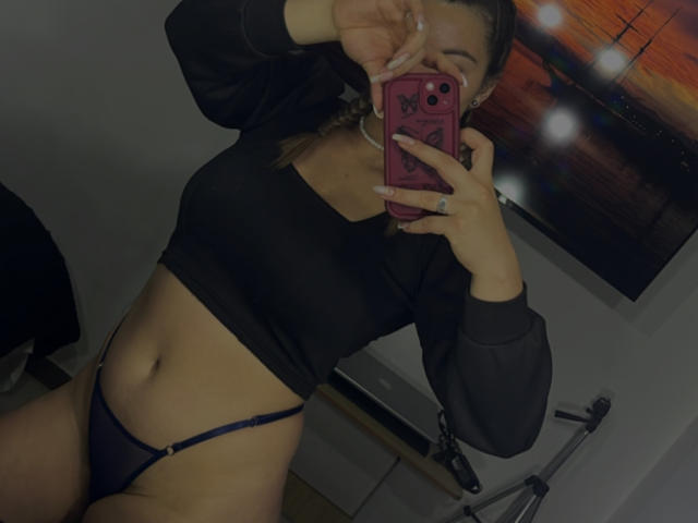 AtheneaRossi - Sexe cam en vivo - 23287401