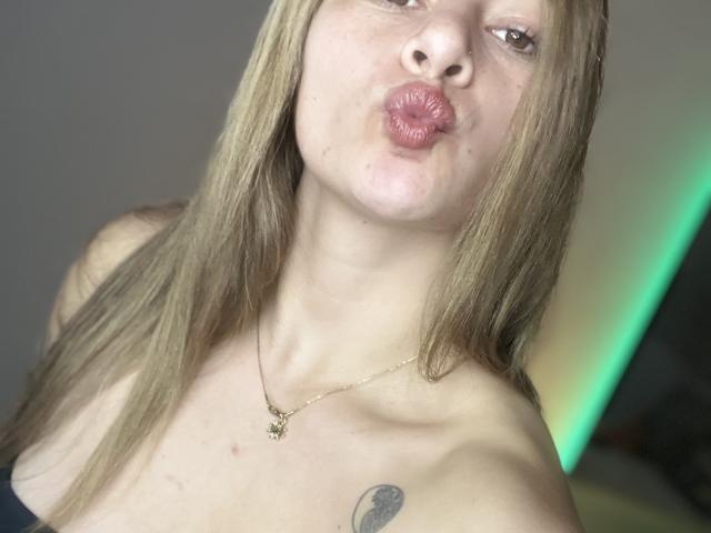 AtheneaRossi - Live sex cam - 23287413