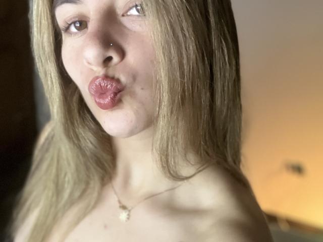 AtheneaRossi - Sexe cam en vivo - 23287417