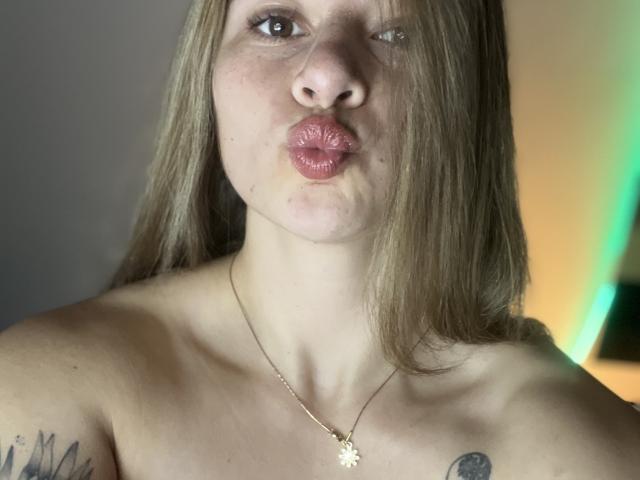 AtheneaRossi - Live Sex Cam - 23287441