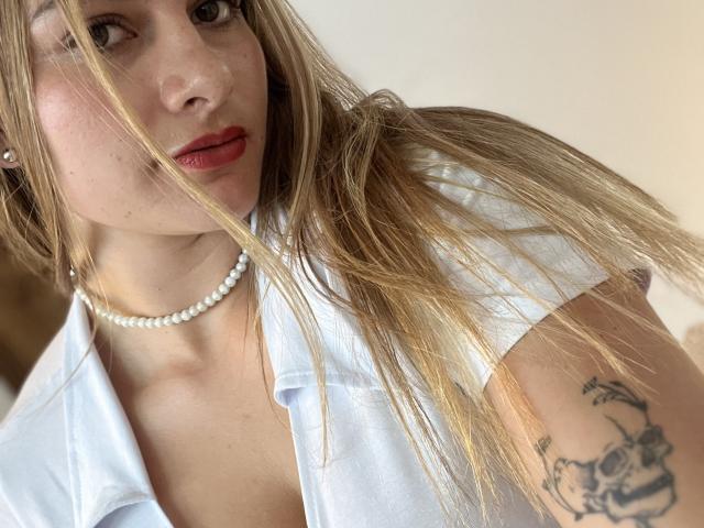 AtheneaRossi - Live porn &amp; sex cam - 23290749