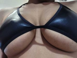 AmelieHills - Live Sex Cam - 23292433