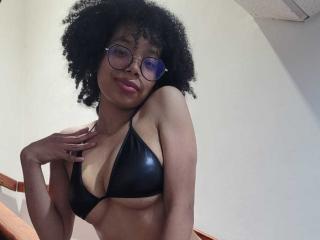 AmelieHills - Live Sex Cam - 23292445