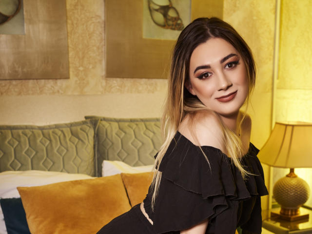 JuliaHuntis - Live Sex Cam - 23298005