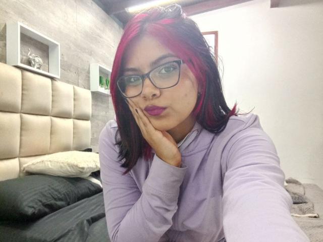 EmilyRobeerts - Live sex cam - 23313645