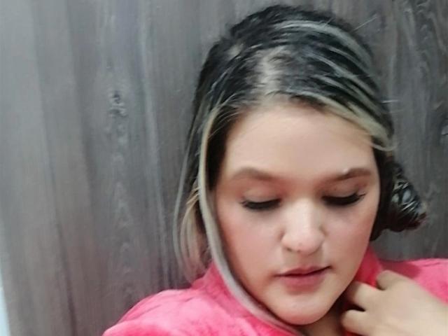 CatherineeHills - Live sex cam - 23319257