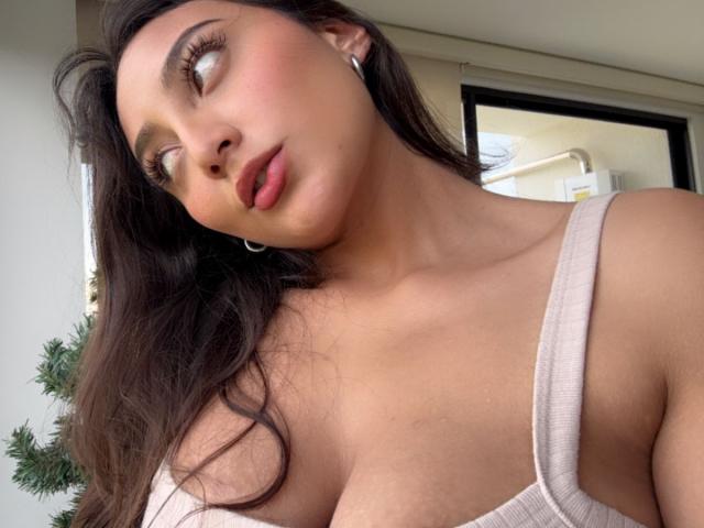 DianaFernandezz - Live Sex Cam - 23320177