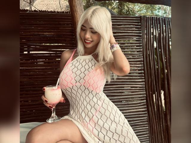 ChristieGarci - Live sex cam - 23323793