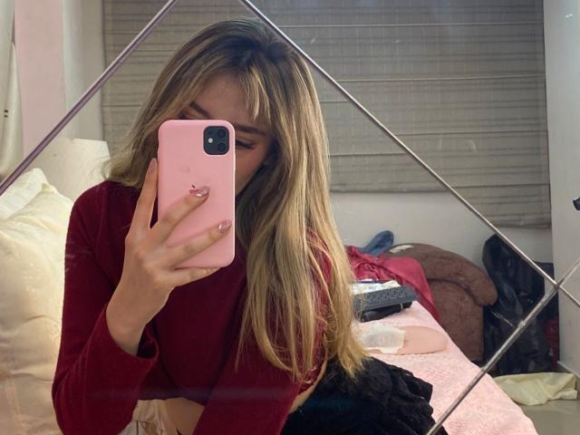 LivelyVanderWood - Live sex cam - 23331641