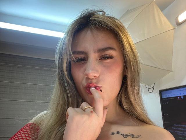 LivelyVanderWood - Live sex cam - 23350833