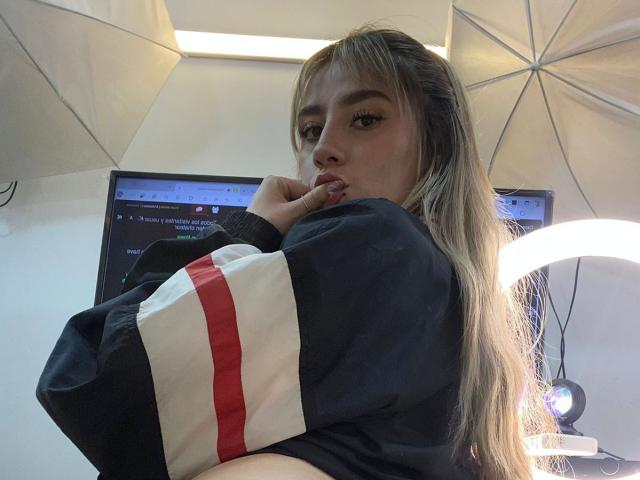 LivelyVanderWood - Live sex cam - 23362949