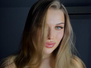 EmilyLux - Live Sex Cam - 23370941