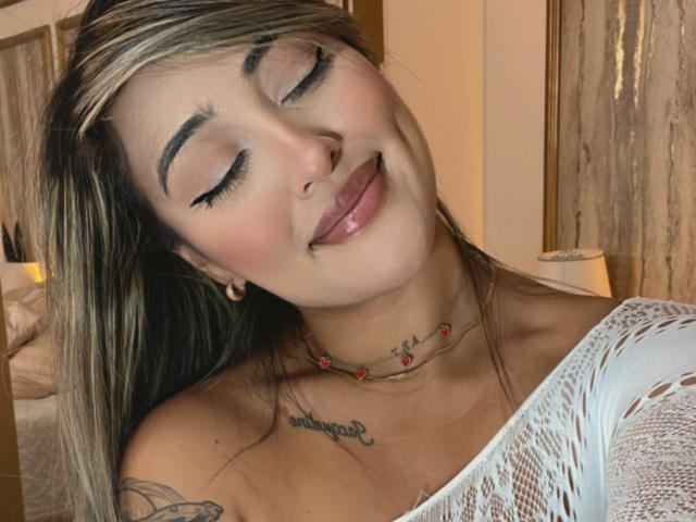 MaeCollins - Live sex cam - 23377173