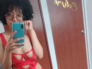 AmelieHills - Live Sex Cam - 23377633