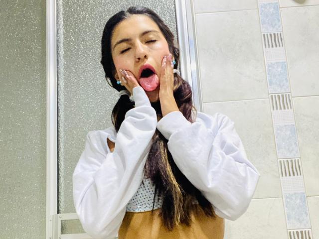 AliceHarrys - Live porn &amp; sex cam - 23382393