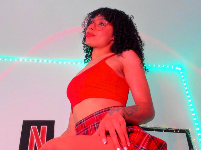 NickiBloom - Live sex cam - 23388165