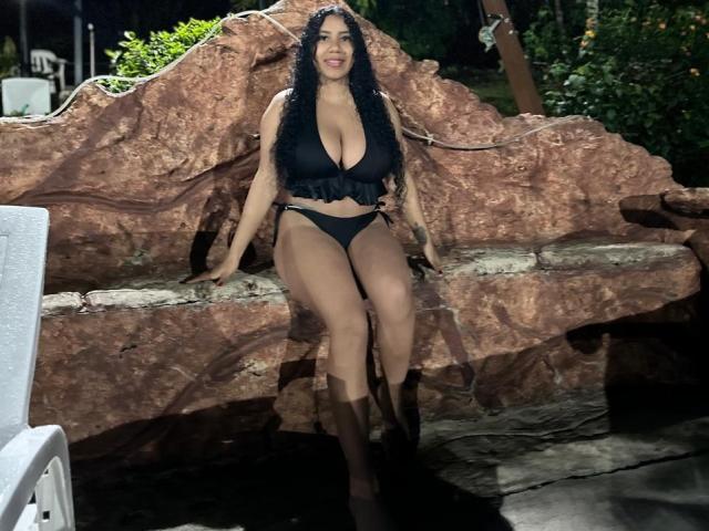 SerenaWillow - Live sex cam - 23390869