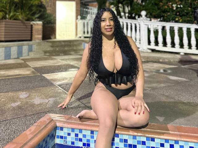 SerenaWillow - Live sex cam - 23390893