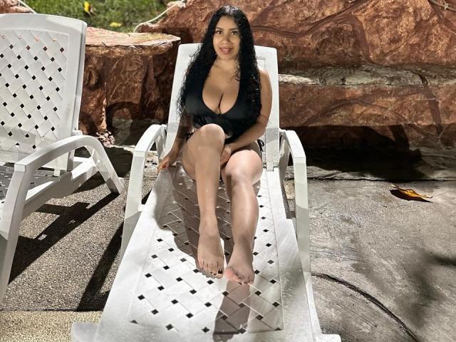 SerenaWillow - Live sex cam - 23390909