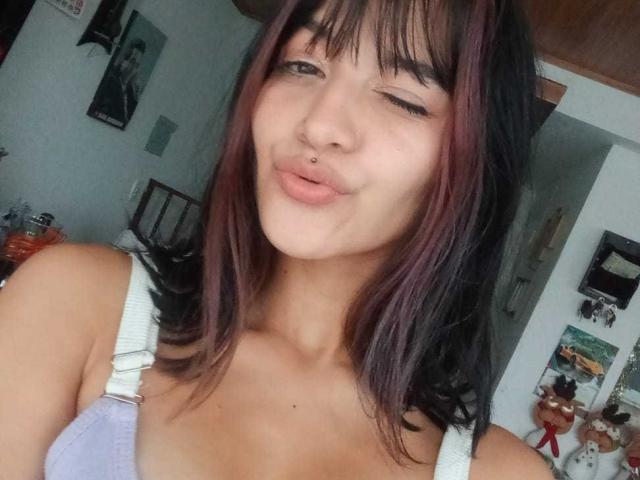LindaWatsong - Élő pornó és szexkamera - 23398361