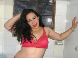 SexyHotLatinexx - Chat live intime avec une Femme mûre avec une poitrine de belle taille sur le site Milf.cam 