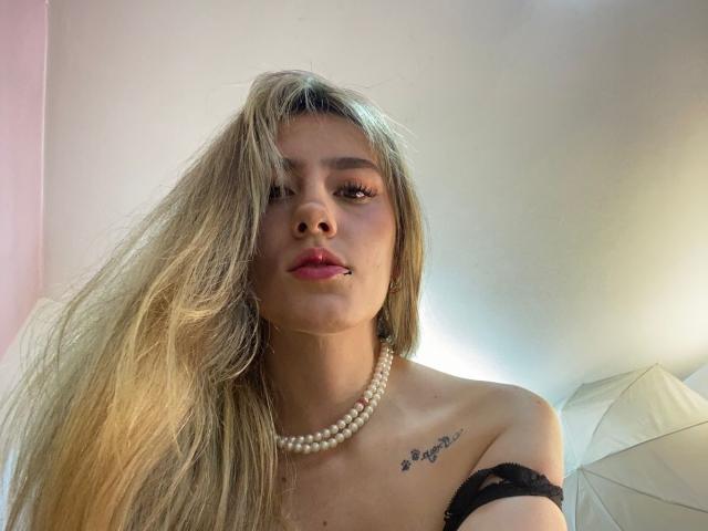 LivelyVanderWood - Live porn &amp; sex cam - 23409129