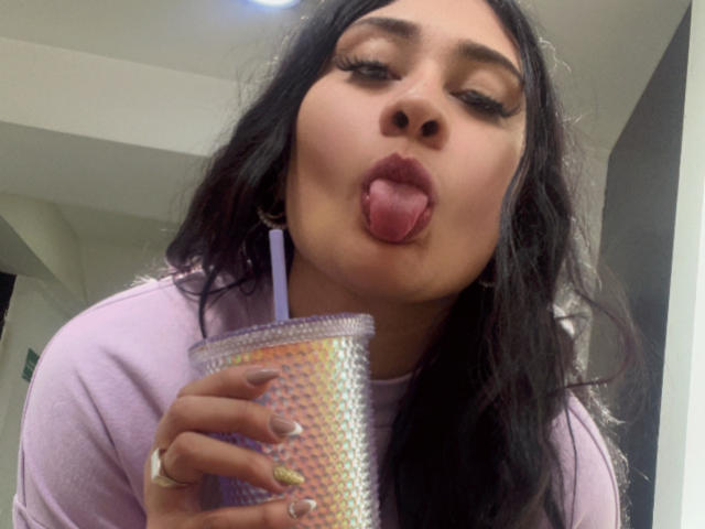 ShiaraRussi - Sexe cam en vivo - 23427357