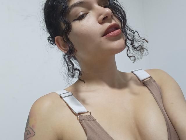 WendyBeckettX - Live sex cam - 23437157