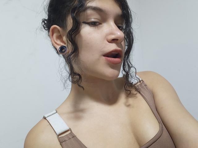 WendyBeckettX - Live sex cam - 23437165