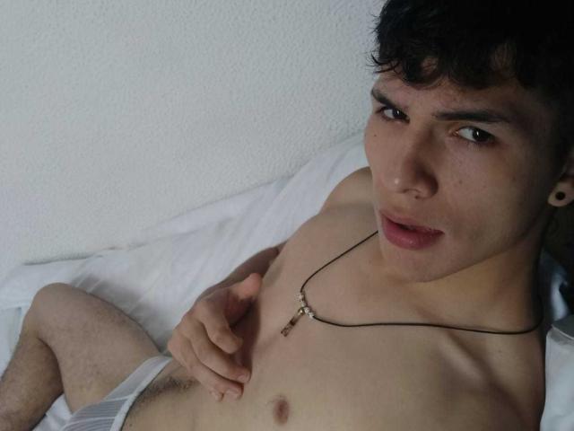 MollyDevBrokee - Live Sex Cam - 23442261