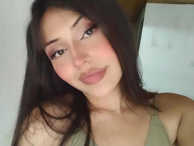 YessiTaylor - Live Sex Cam - 23444433