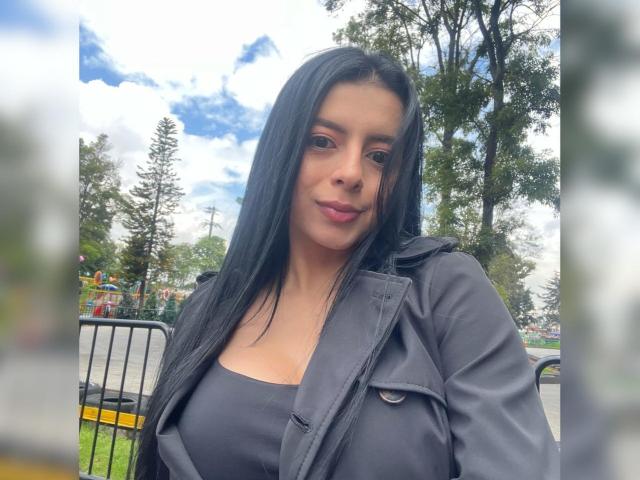 IsabellaJames - Live Sex Cam - 23452277