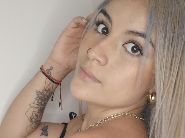 EmilyBrrown - Live sexe cam - 23453665