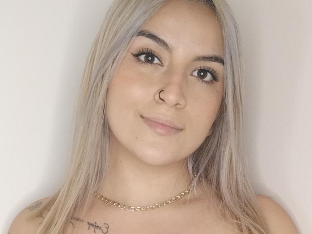 EmilyBrrown - פורנו בשידור חי ומצלמת סקס - 23453697